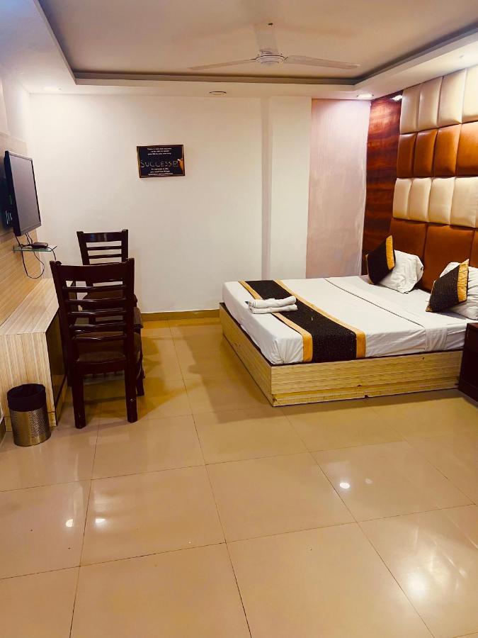 Hotel Cozy Cave Delhi Aiport Νέο Δελχί Εξωτερικό φωτογραφία