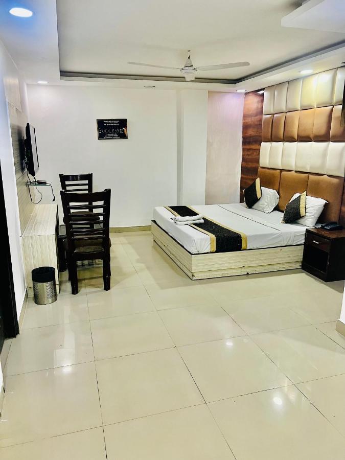 Hotel Cozy Cave Delhi Aiport Νέο Δελχί Εξωτερικό φωτογραφία